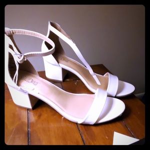 NWOT Low heel sandal